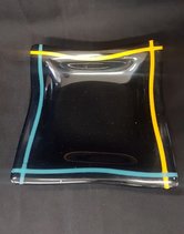 Schaal-donkerblauw-met-lichtblauwe-en-gele-strepen Schaal-donkerblauw-met-lichtblauwe-en-gele-strepen