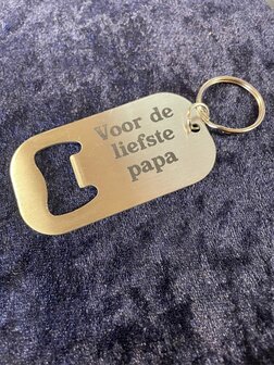 Metalen bieropener met gravering