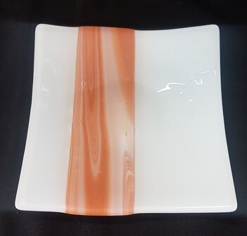 Schaal wit met oranje/bruin