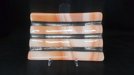 Schaal Fused handmade strepen van transparant glas en licht oranje/ bruine glas Schaal Fused handmade strepen van transparant glas en licht oranje/ bruine glas