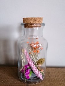 Droogbloemen in fles met kurkdop en gravering Roze