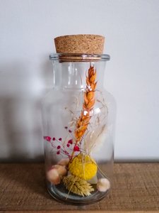 Droogbloemen in fles met kurkdop en gravering Geel
