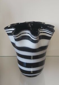 Vaas in zebra design met gekleurde binnenkant zwart