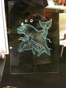 Kinderfeestje raamhanger van glas 16 x 20 cm