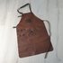 Leren BBQ schort met naam en ontwerp gegraveerd_